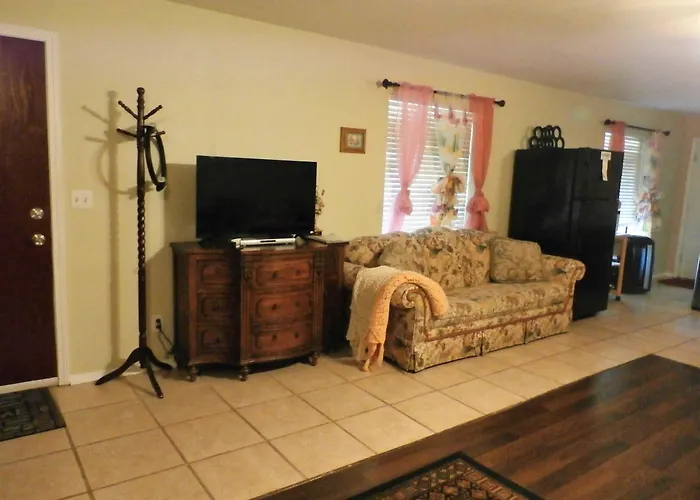 Charming Downstairs Unit