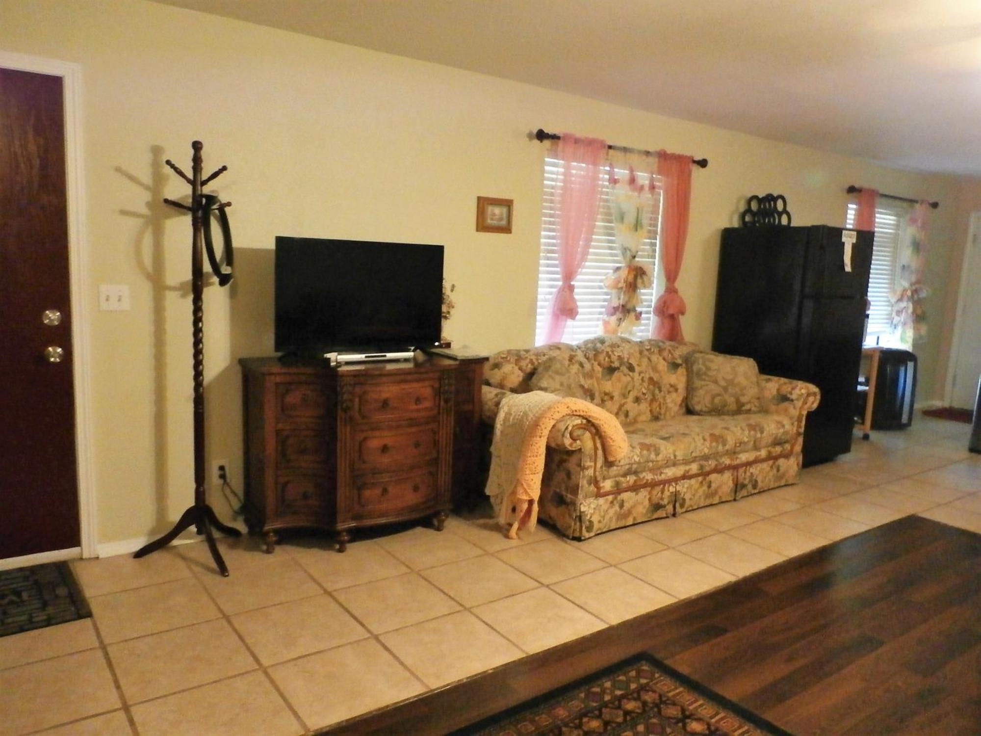 Charming Downstairs Unit Apartment Oakhurst